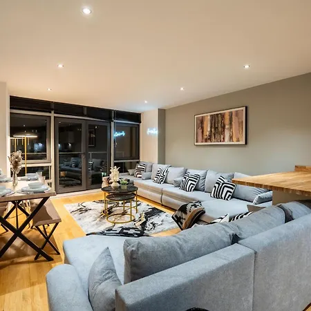 Riverside With Balconies Apartment Leeds (West Yorkshire)