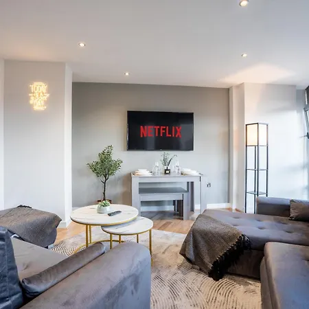 Riverside With Balconies Apartment *